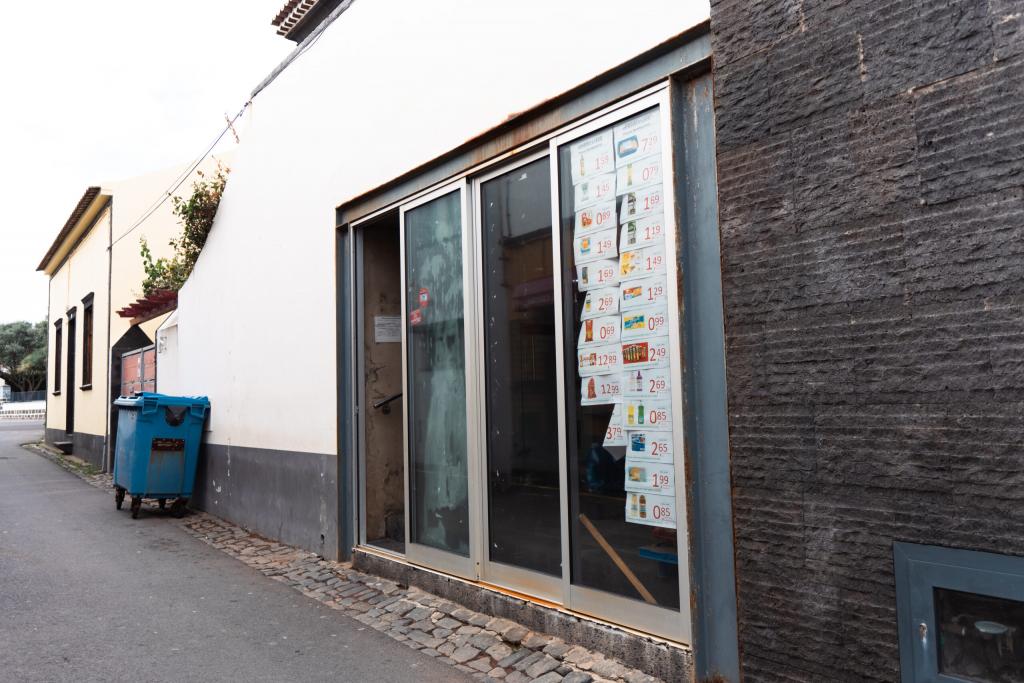 Minimercado Janeiro e Ledo Calhetas